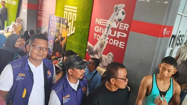 Tim Pertandingan KONI Pessel menyambangi arena Gulat Porprov Sumbar, Selasa (6/10/2026)