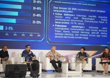 Para narasumber berbincang dalam sesi talkshow mengenai hilirisasi riset dan inovasi pada rangkaian UI Innovation Festival 2026 di Gandaria City, Jakarta, Jumat (2/10/2026).